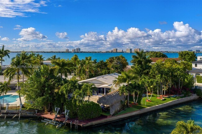 Building Photo - 7975 Biscayne Point Cir