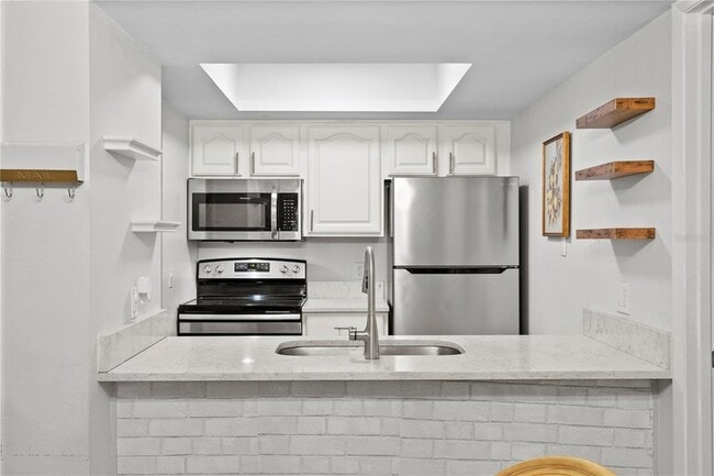 Building Photo - 4506 S Oak Dr