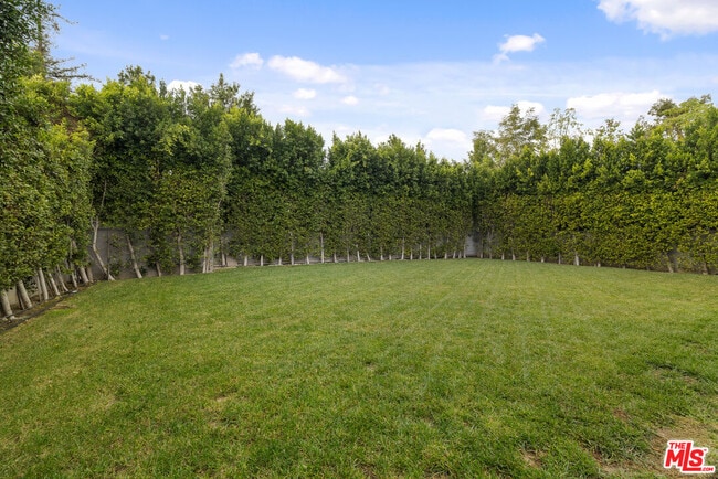 Building Photo - 5365 Vanalden Ave