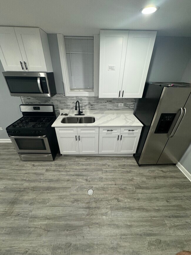 Kitchen - 4330 W Lexington St