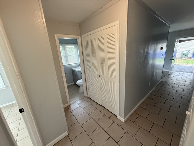 Building Photo - 23 Bermuda Cir