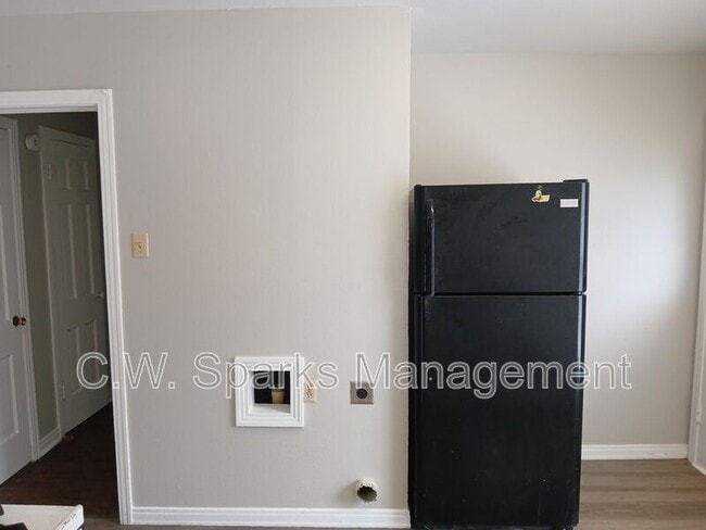 Building Photo - 2909 W Clarendon Dr