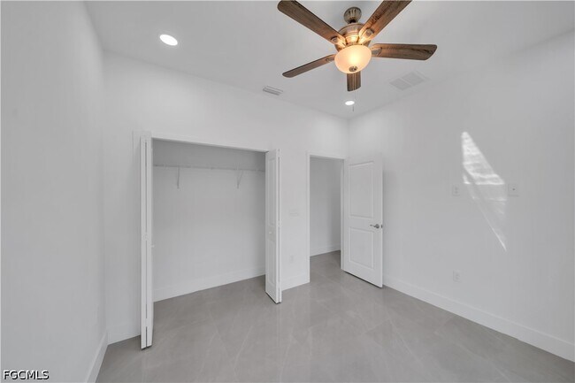 Building Photo - 302 Palisades Ave