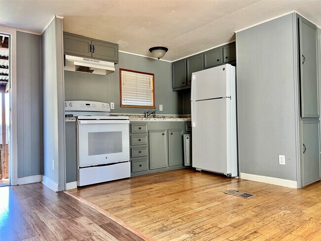 Building Photo - 1508 Darden Dr