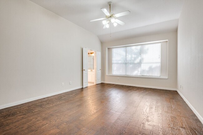Building Photo - Spacious & Elegant Living in the Heart of Coppell