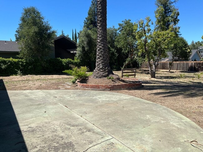 Building Photo - Los Gatos Living Just Minutes from Downtown & New Whole Foods
