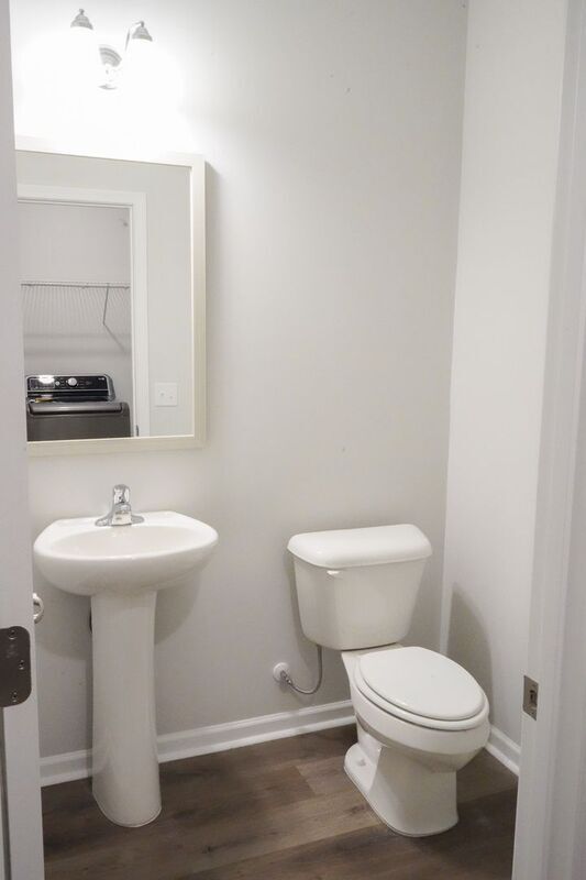 Building Photo - 142 Brookline Dr