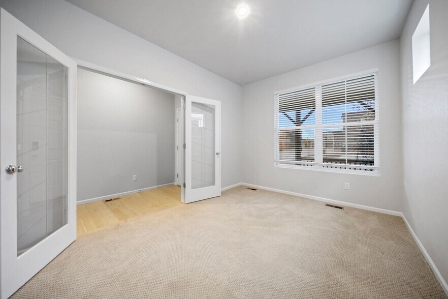 Building Photo - 470 Hyde Park Cir