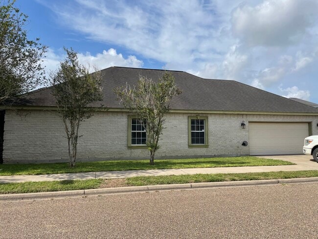 Building Photo - 1354 La Ciniega Dr