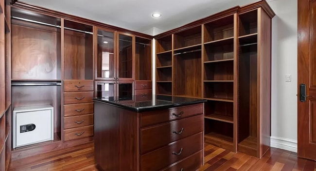 Building Photo - 332 S Almont Dr