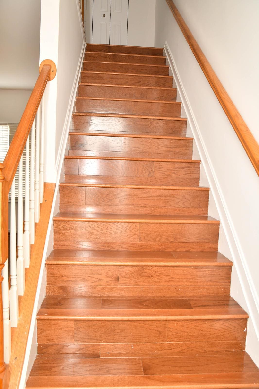 Staircase to bedrooms - 8153 Telegraph Rd