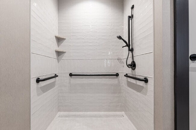 Building Photo - 1011 Canal St