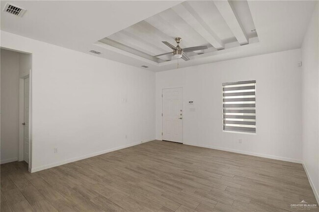 Building Photo - 308 W Campeche Ave