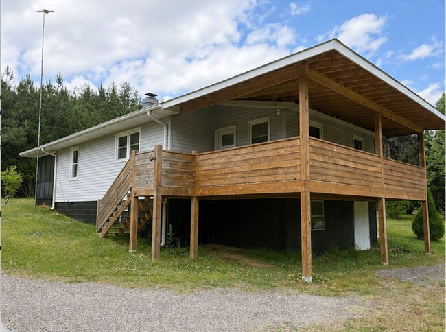 Building Photo - Peaceful Country Retreat