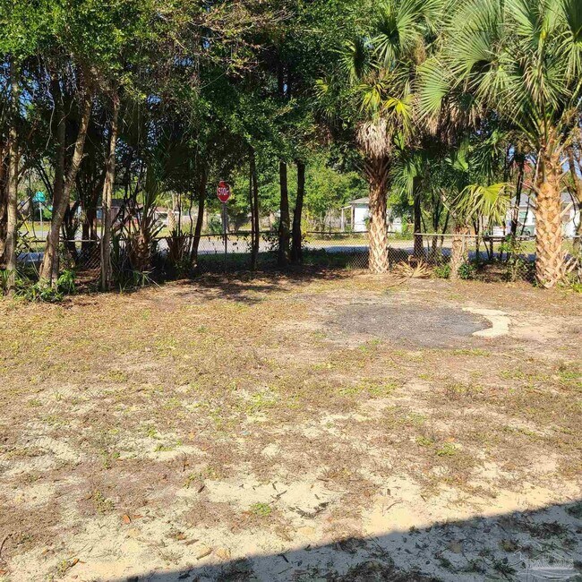 Building Photo - 125 Rue Max St