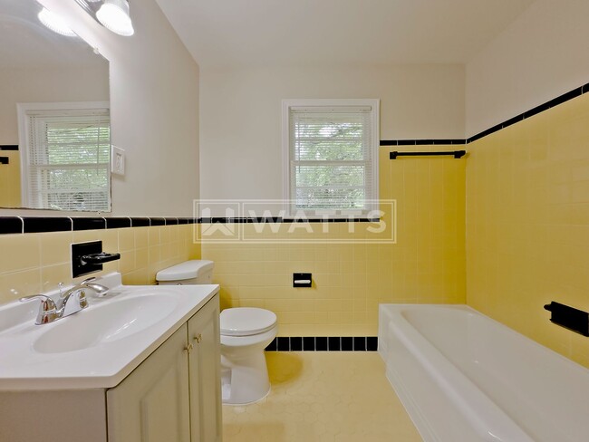 Building Photo - 3-Bedroom, 2-Bath Home in Center Point