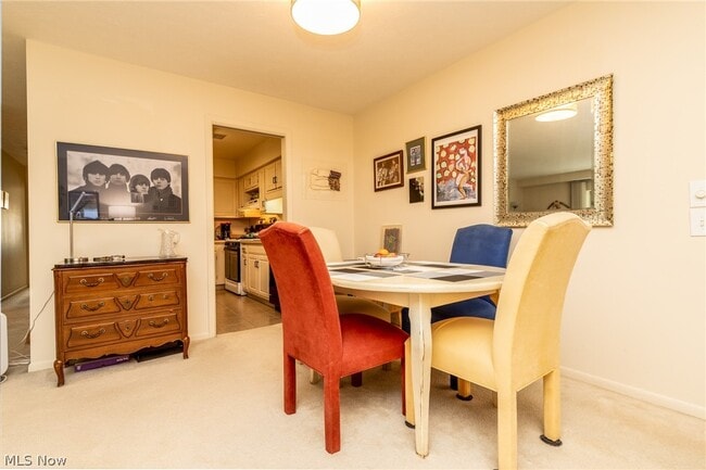 Building Photo - 2112 Acacia Park Dr