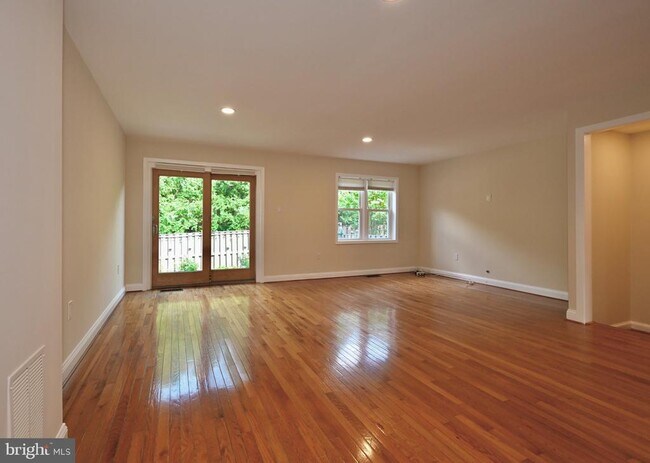 Building Photo - 10231 Arizona Cir
