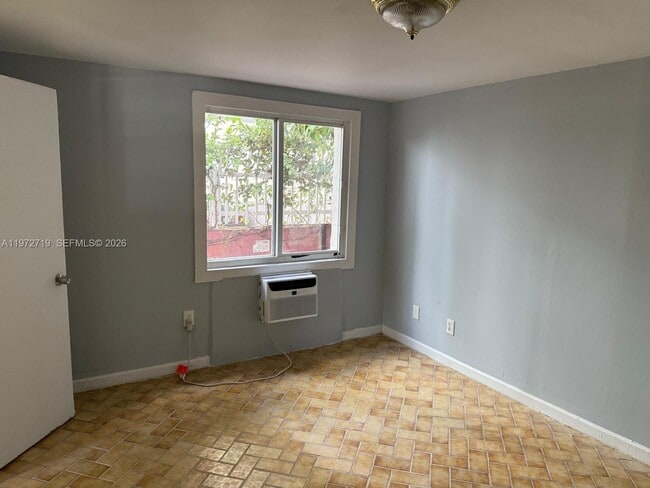 Building Photo - 437 NE 30th St