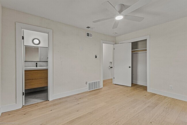 Building Photo - 1351 Dell Oak Dr