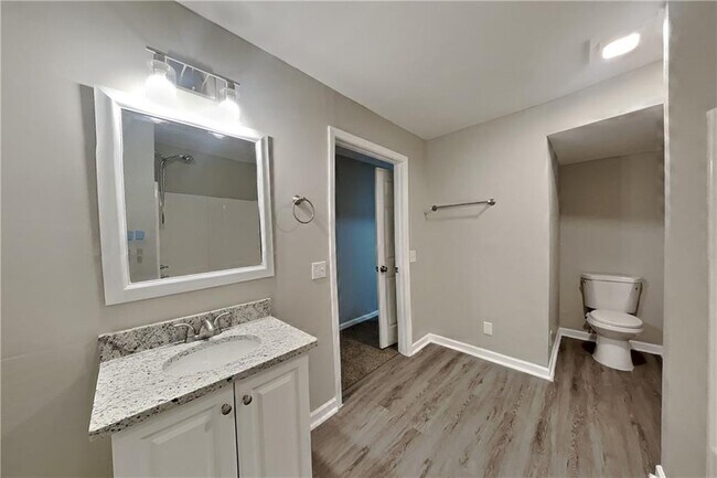 Building Photo - 5493 Riverchase Dr