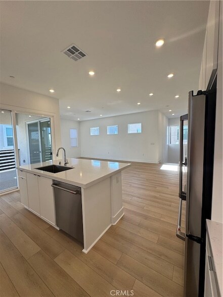 Building Photo - 436 Loon