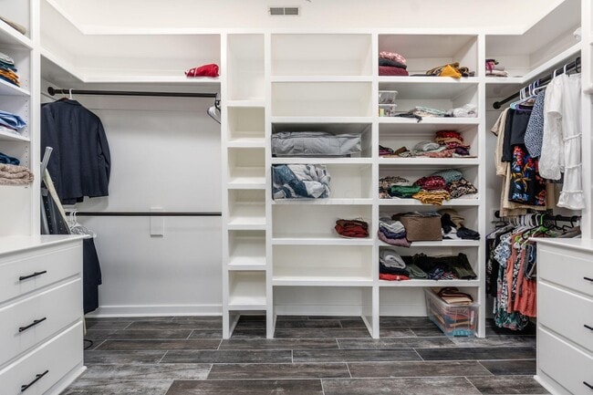 Building Photo - 4602 Sandwich Ct