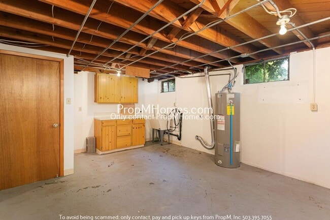 Building Photo - Spacious Mid-Century Three Bedroom Home In Woodstock!