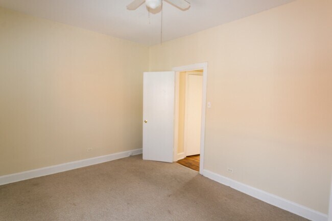 Building Photo - 4426 N Wolcott Ave