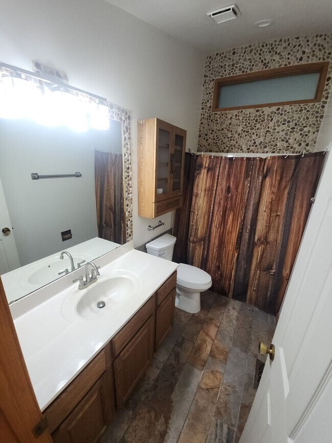 Building Photo - Spacious Home in Ladue Schools