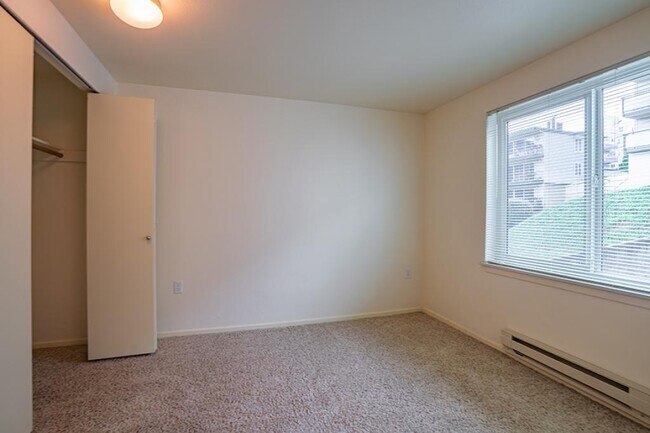 Building Photo - 1317 6th Ave N Apartments - 2 bedrooms