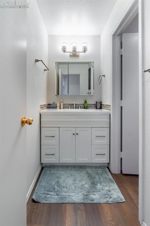Large vanity with quartz counter top - 1002 Ussie Ave
