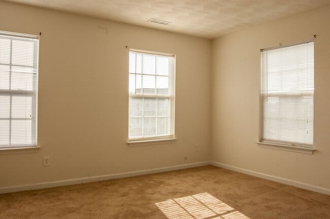 Building Photo - Single Family Home in Portsmouth