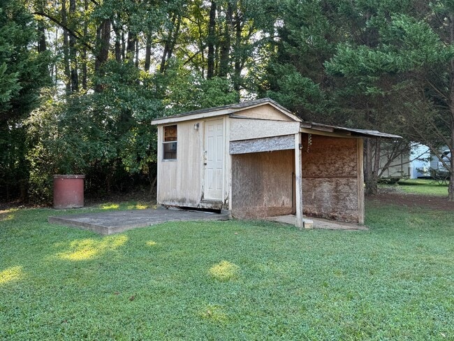 Building Photo - 1696 Crestland Dr