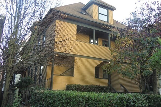 Building Photo - 1419 Boylston Ave