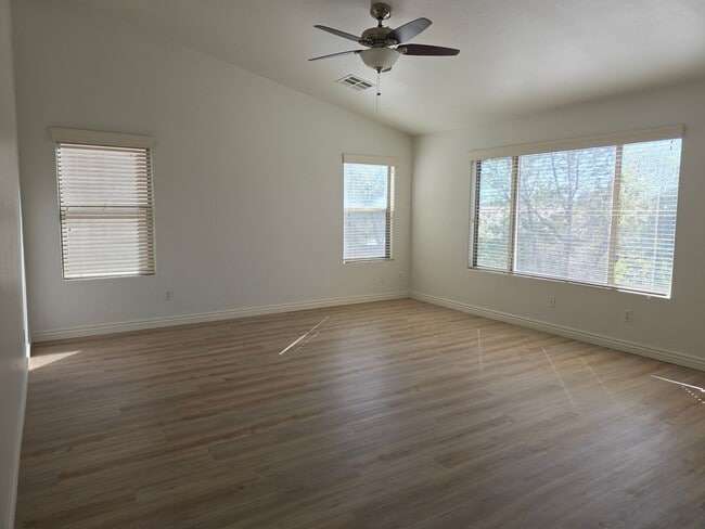 Building Photo - Beautiful five bedroom, 2.5 bath home with a large loft in the San Tan Heights community.