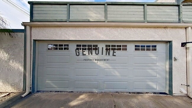 Building Photo - Lovely 2 Bd 1.5Ba Condo in Costa Mesa With Spacious Deck