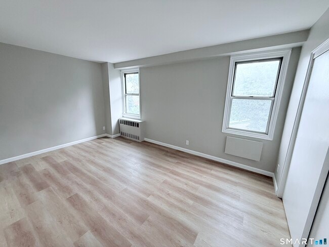 Building Photo - 71 Strawberry Hill Ave