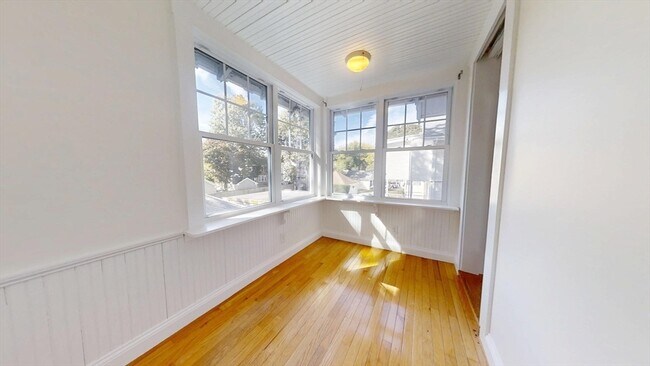 Building Photo - 113 Cushing Ave