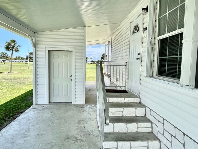 Building Photo - Lovely 2 bedroom 2 bath Annual Rental  hom...