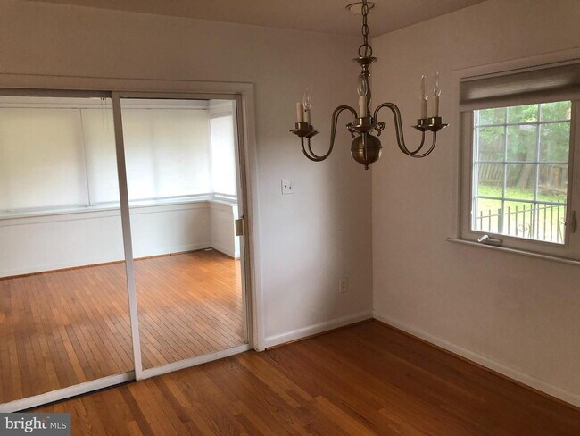 Building Photo - Impressive North Arlington Home with Abund...