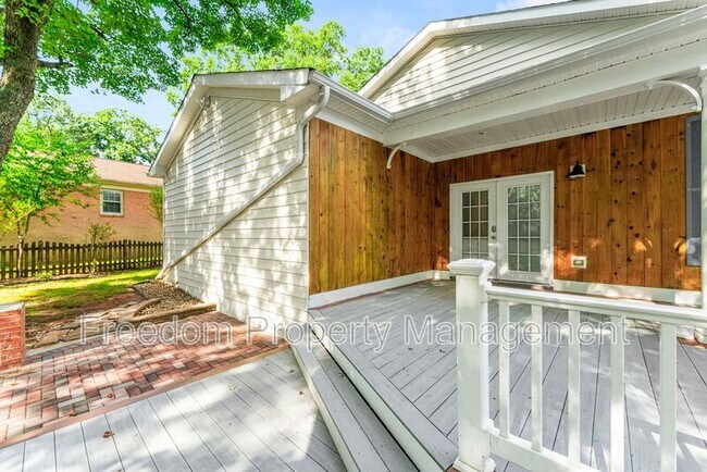 Building Photo - 8513 Thomas Dr
