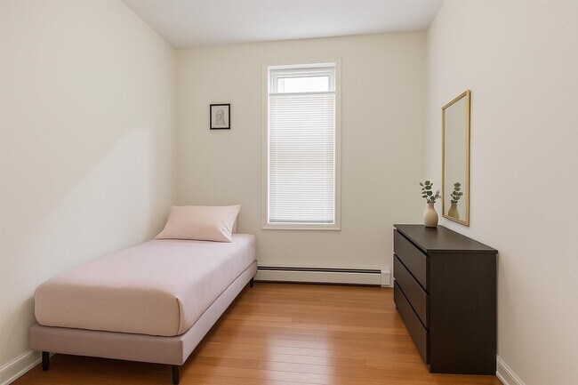 Building Photo - 23 Vroom St