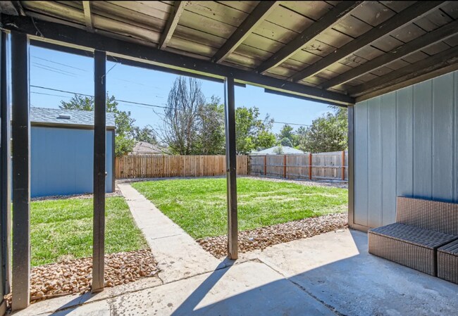 Building Photo - 1296 Vaughn St