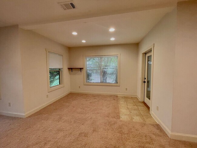 Building Photo - Spacious Home in Solamere with basement