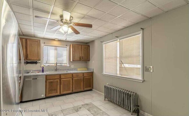 Building Photo - 112 Grove St