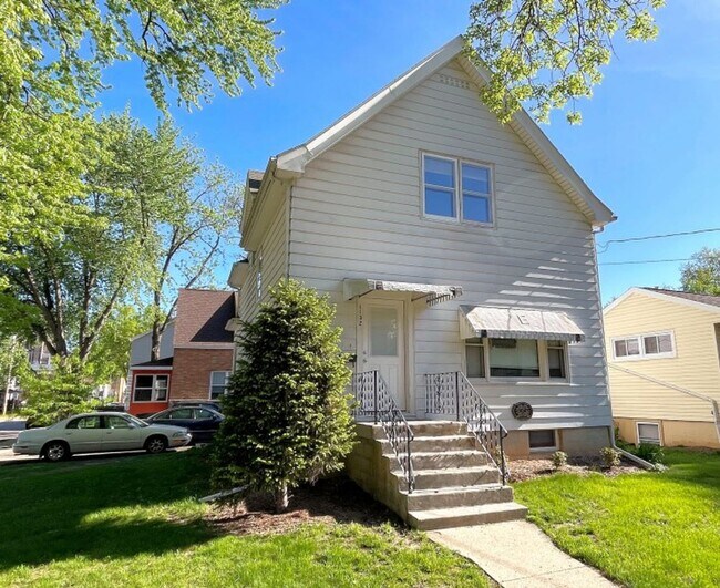 Building Photo - 1132 Milton St