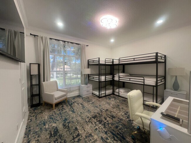 Building Photo - 377 Squire Dr