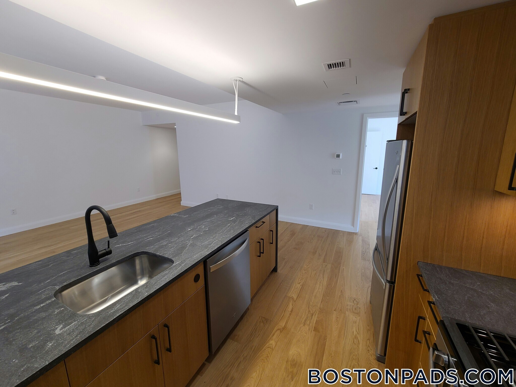 Building Photo - 83 Gardner St