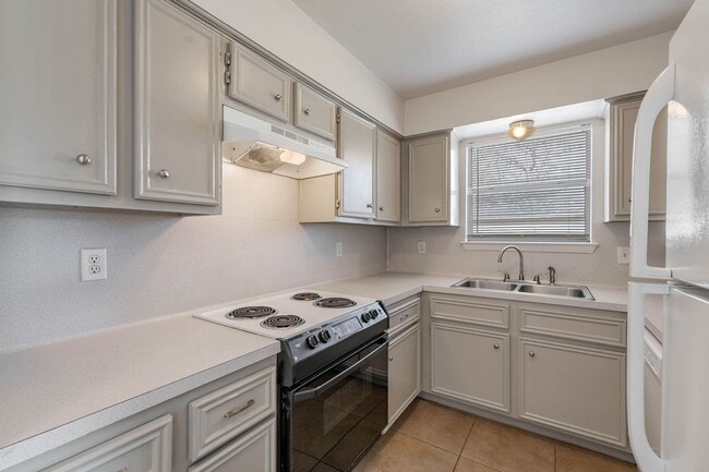 Building Photo - February Move In Available!  Cute 3 Bed, 1...